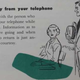 Imagen para el artículo titulado Este extraño manual de 1950 enseñaba a la gente cómo hablar por teléfono con buenos modales